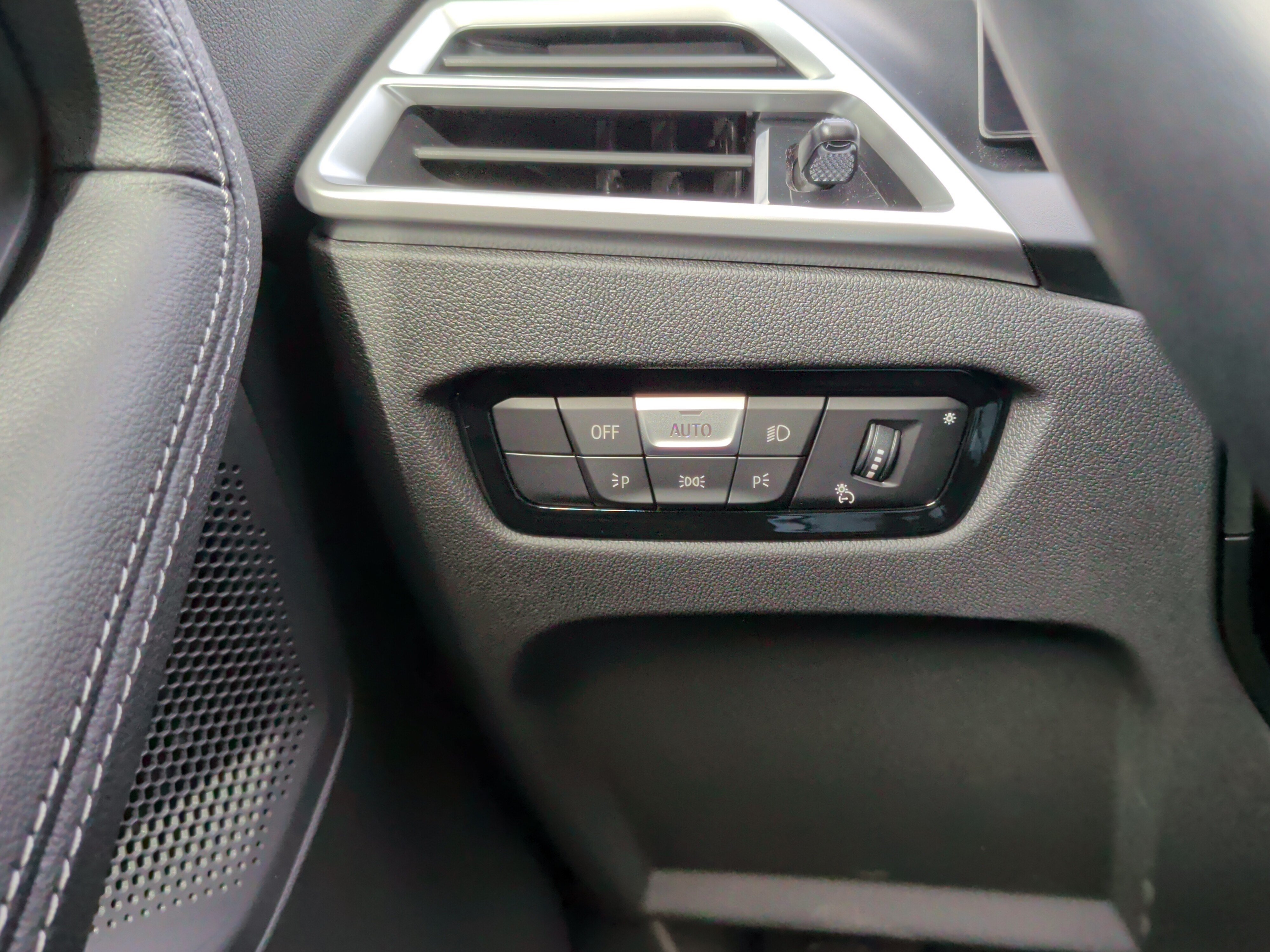 Used 2025 BMW M240i Coupe RWD image 25