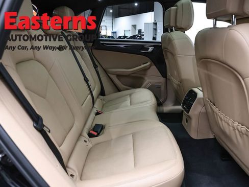 Used 2022 Porsche Macan AWD/4WD image 24