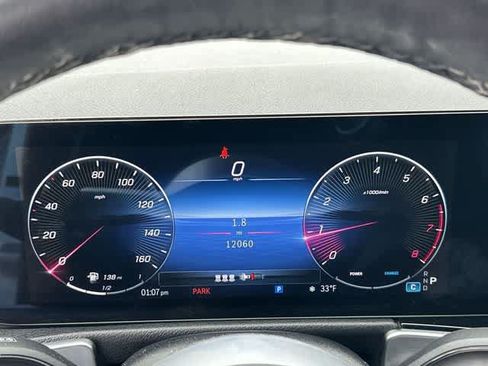 Used 2025 Mercedes-Benz GLB 250 4MATIC image 6