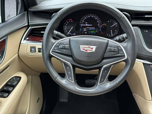 Used 2017 Cadillac XT5 Luxury w/ Driver Awareness Package image 29