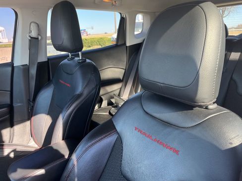 Used 2020 Jeep Compass Trailhawk image 10