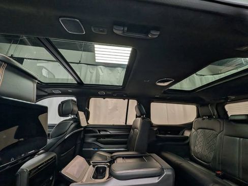 Used 2023 Jeep Grand Wagoneer Series III w/ Rear Seat Video Group 1 AWD/4WD image 19