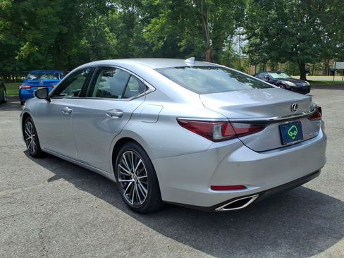 Used 2024 Lexus ES 350 w/ Premium Package FWD image 4