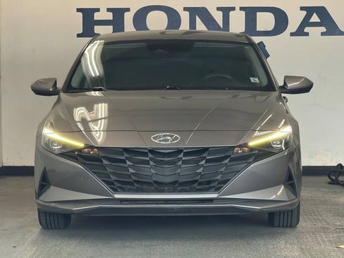 Used 2022 Hyundai Elantra SE FWD image 8