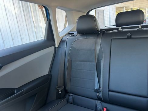 Certified 2023 Volkswagen Taos SE image 12