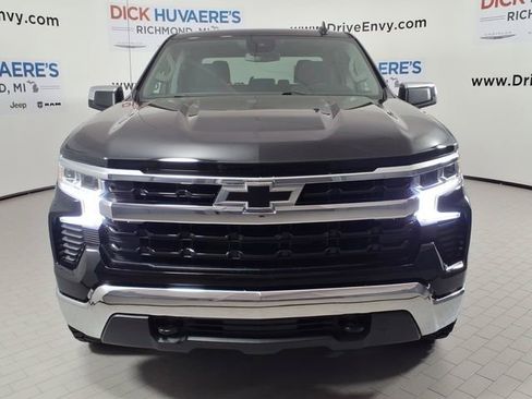 Used 2025 Chevrolet Silverado 1500 LT AWD/4WD image 2