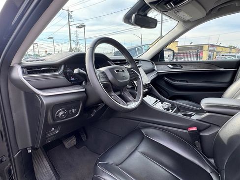 Used 2024 Jeep Grand Cherokee L Limited AWD/4WD image 13