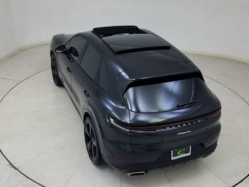 Used 2025 Porsche Cayenne w/ Premium Package image 82
