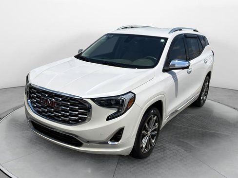 Used 2020 GMC Terrain Denali w/ Denali Premium Package FWD image 7