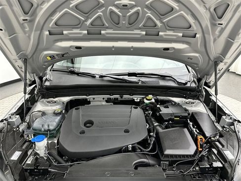 Certified 2025 Volvo XC40 B5 Plus image 26