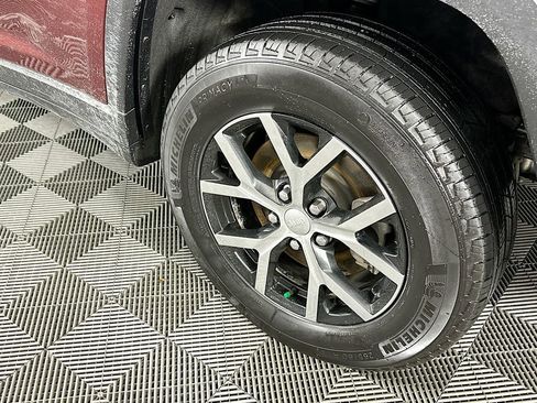 Used 2023 Jeep Grand Cherokee L Limited image 41