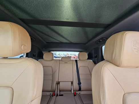 Used 2022 Porsche Cayenne AWD/4WD image 18