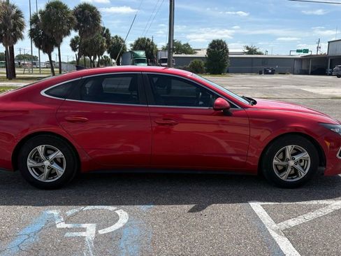 Used 2021 Hyundai Sonata SE w/ Preferred Accessory Package image 2