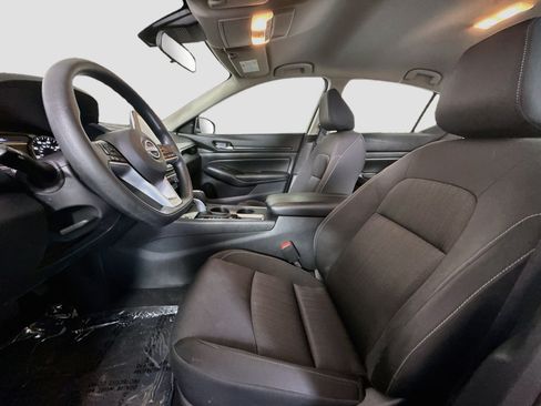 Used 2025 Nissan Altima 2.5 SV FWD image 22