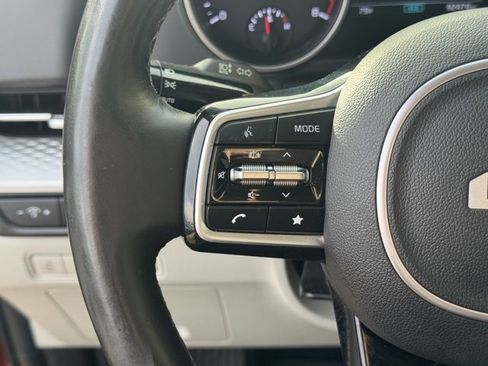 Used 2022 Kia Carnival LX image 28