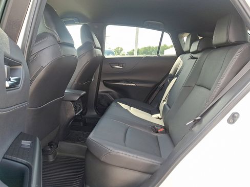 Used 2023 Toyota Venza image 10