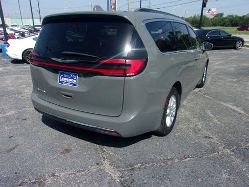 Used 2022 Chrysler Pacifica Touring-L FWD image 5