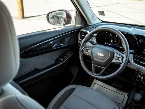 Used 2025 Chevrolet TrailBlazer LT image 36