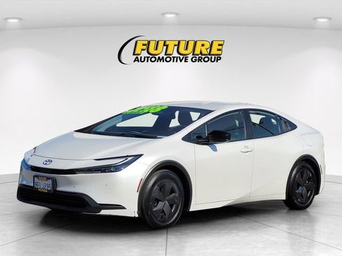 Used 2023 Toyota Prius LE FWD image 5