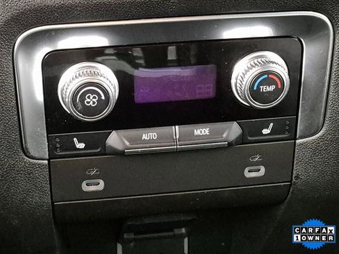 Used 2024 GMC Yukon SLT w/ SLT Luxury Package image 22