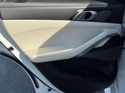 Used 2026 BMW X6 xDrive40i w/ Climate Comfort Package image 21