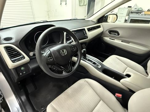 Used 2018 Honda HR-V LX image 14