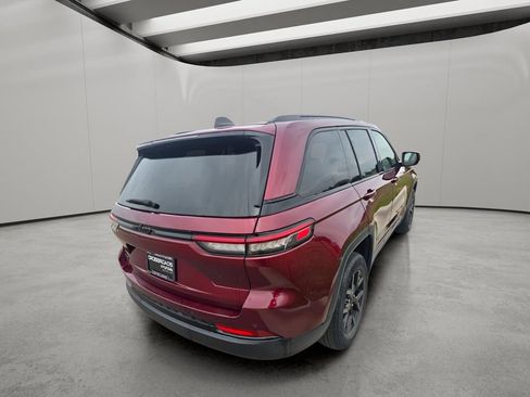 Used 2024 Jeep Grand Cherokee Altitude AWD/4WD image 5