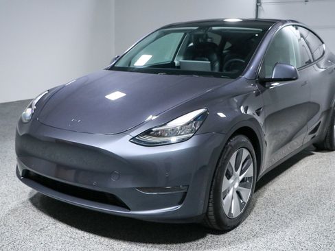 Used 2020 Tesla Model Y Long Range AWD/4WD image 26