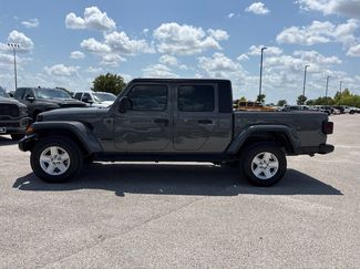 Used 2022 Jeep Gladiator Sport AWD/4WD video 2