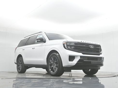 New 2025 Ford Expedition Platinum w/ Stealth Performance Package image 57
