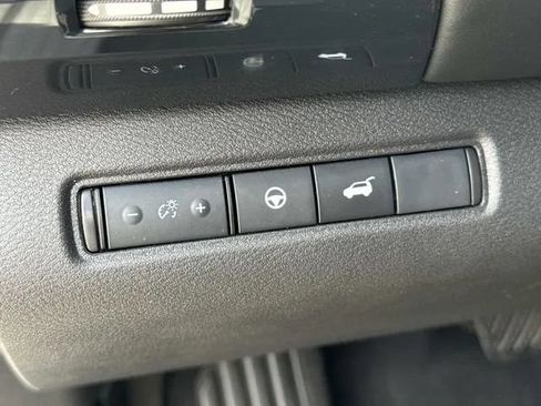 Used 2025 Nissan Pathfinder SV AWD/4WD image 36