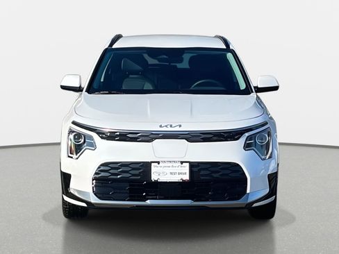 Used 2025 Kia Niro Wind w/ Wind Preserve Package image 2