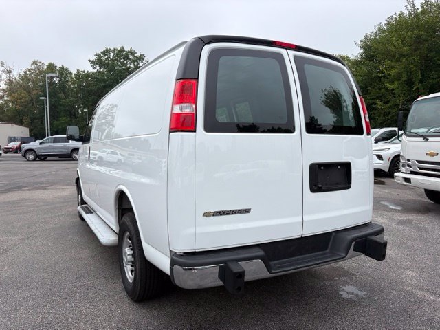 Used 2025 Chevrolet Express 2500 w/ Driver Convenience Package RWD image 3