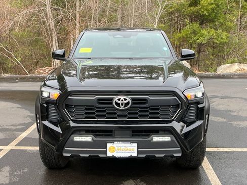Used 2024 Toyota Tacoma TRD Off-Road image 8