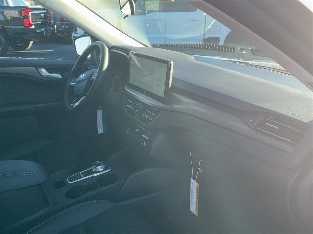 New 2025 Ford Escape SE FWD image 11