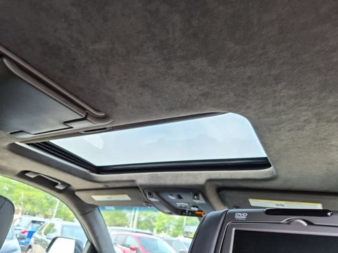Used 2018 Cadillac Escalade Platinum AWD/4WD image 22
