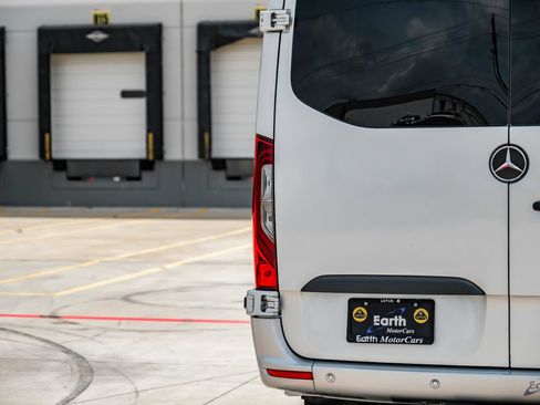 Used 2023 Mercedes-Benz Sprinter 3500 image 14