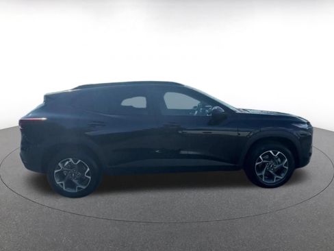 Used 2025 Chevrolet Trax LT FWD image 16