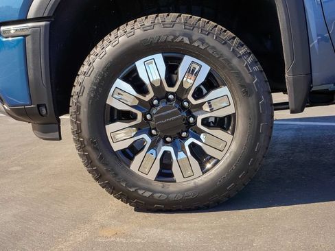New 2026 GMC Sierra 2500 Denali w/ Denali Reserve Package AWD/4WD image 9
