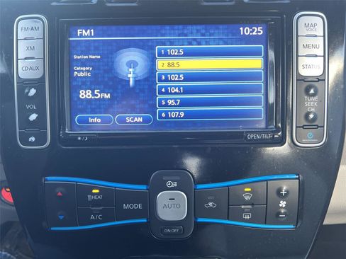 Used 2014 Nissan Leaf SV w/ LED & Quick Charge Package image 15