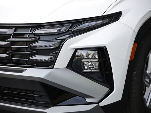 Certified 2025 Hyundai Tucson SE FWD image 12