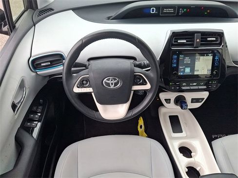 Used 2016 Toyota Prius Four image 11