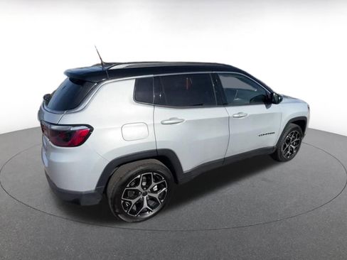 Used 2025 Jeep Compass Limited image 15