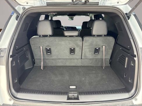 Used 2025 Chevrolet Traverse LT w/ Midnight/Sport Edition image 19