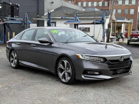 Used 2018 Honda Accord Touring image 3
