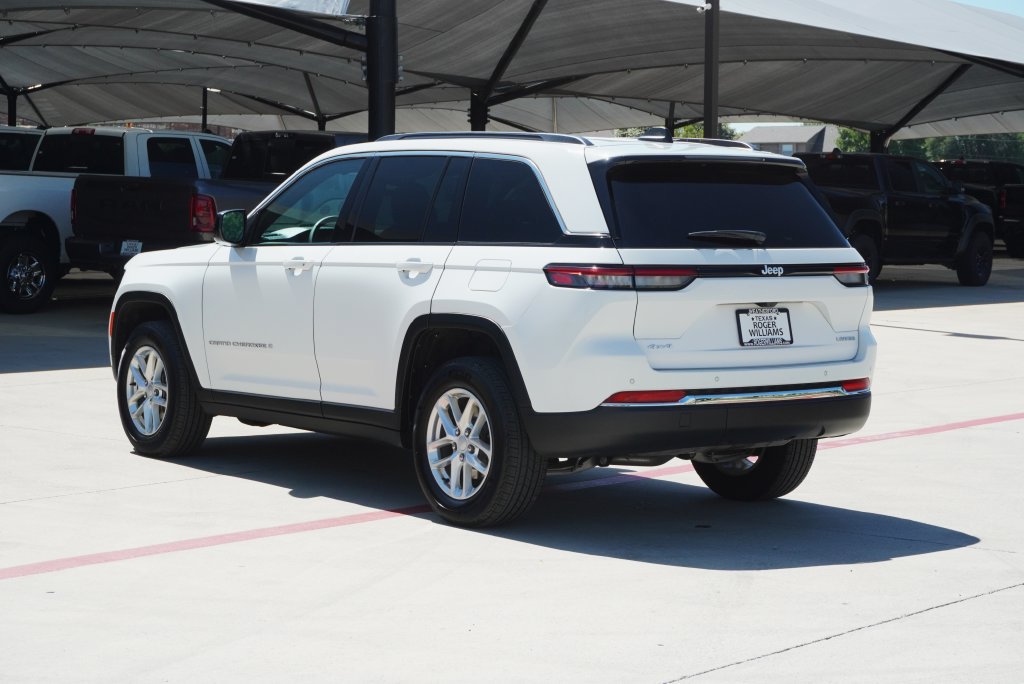 Used 2025 Jeep Grand Cherokee Laredo X AWD/4WD image 3
