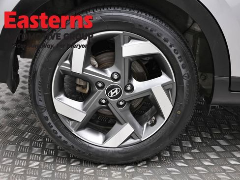 Used 2023 Hyundai Venue SEL image 31