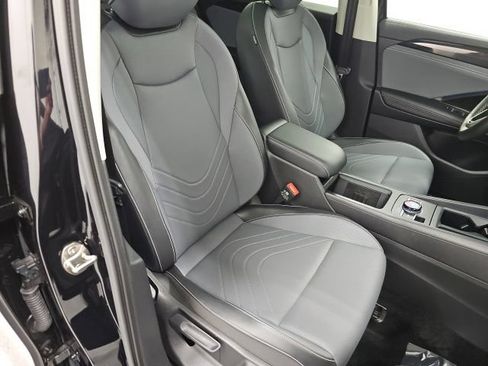 Used 2025 Volkswagen Tiguan SE w/ Panoramic Sunroof Package AWD/4WD image 36