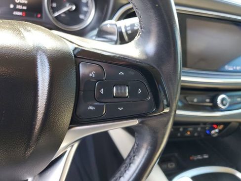 Used 2022 Buick Enclave Essence image 26