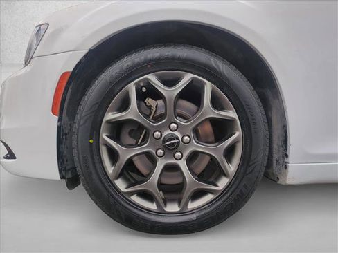 Used 2018 Chrysler 300 S image 23